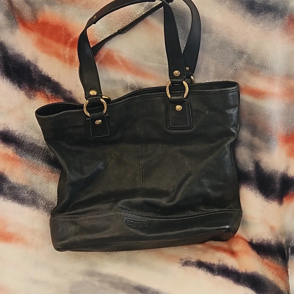 Vintage Coach tote. Dark navy soft leather. No marks or scratches. - Picture 2 of 8
